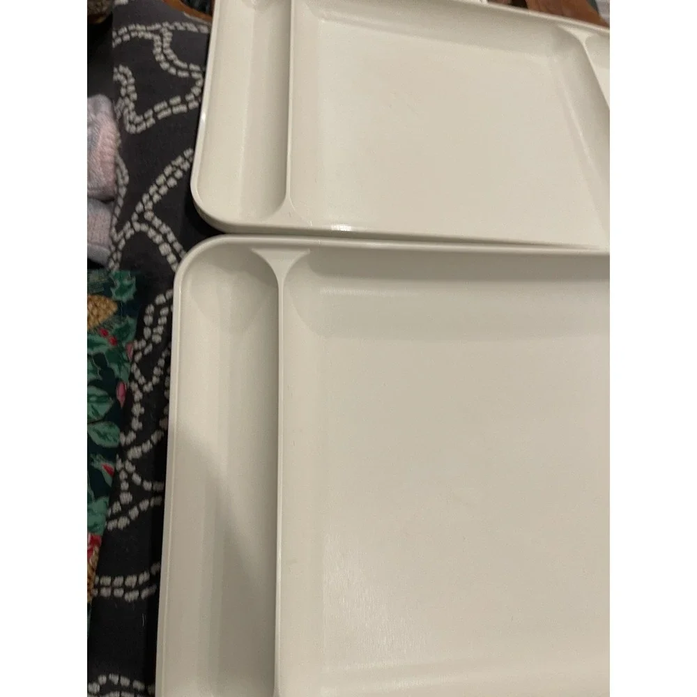 TUPPERWARE Divided Trays Plates Cafeteria Lunch Buffet‎ Almond 1535 Set of 2